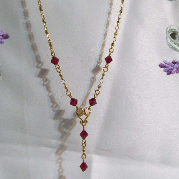 Vintage Avon Romantic Fantasy Necklace Faceted Ruby Red Beaded Goldtone - Picture 3 of 14